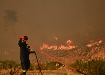 Ρέθυμνο: Δύο πυροσβέστες νεκροί στη φωτιά