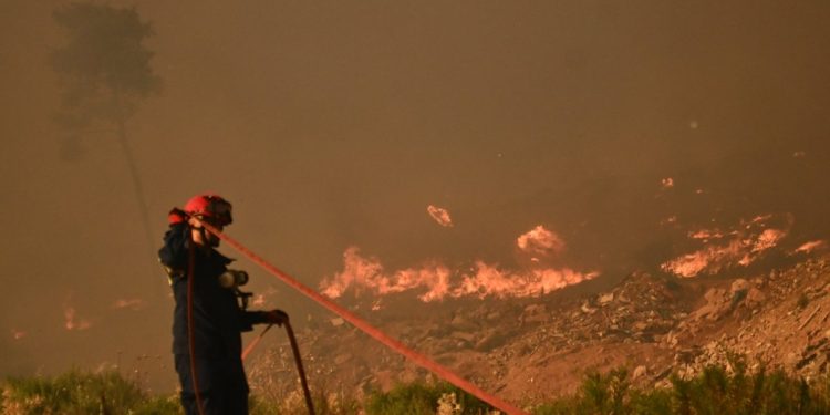 Ρέθυμνο: Δύο πυροσβέστες νεκροί στη φωτιά