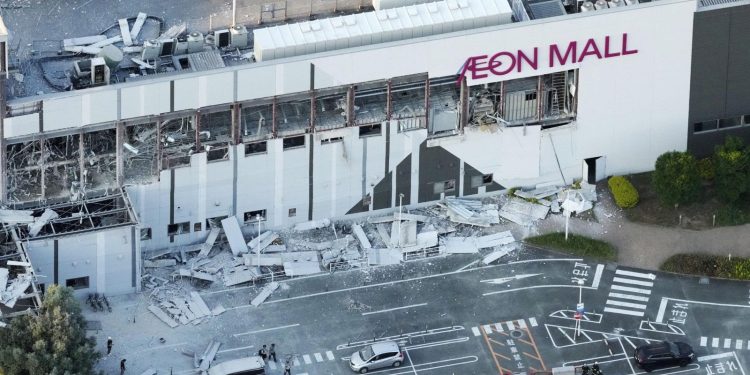 Σεισμός 7,1 στην Ιαπωνία: εγκλωβισμένοι, τραυματίες και ζημιές