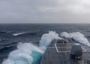 Στενά του Ορμούζ: Πετρέλαιο περνά, το Ιράν αποκλείεται